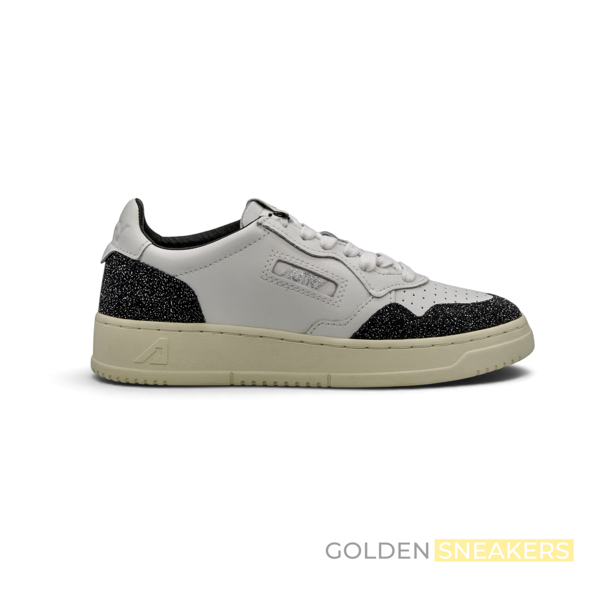 Autry Medalist Low Leather White / Stars Off Black (Women's)